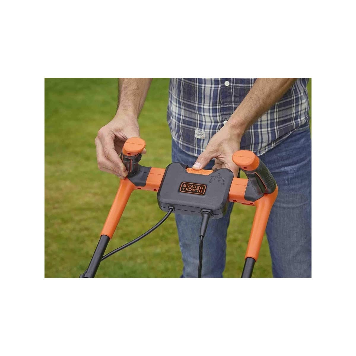Black+Decker Kosiarka elektryczna z uchwytem na kierownicę rowerową BEMW451BH (1200 W, szerokość cięcia 32 cm, 3-stopniowa regulacja wysokości osiowej, pojemnik na trawę 35 l, idealna do małych