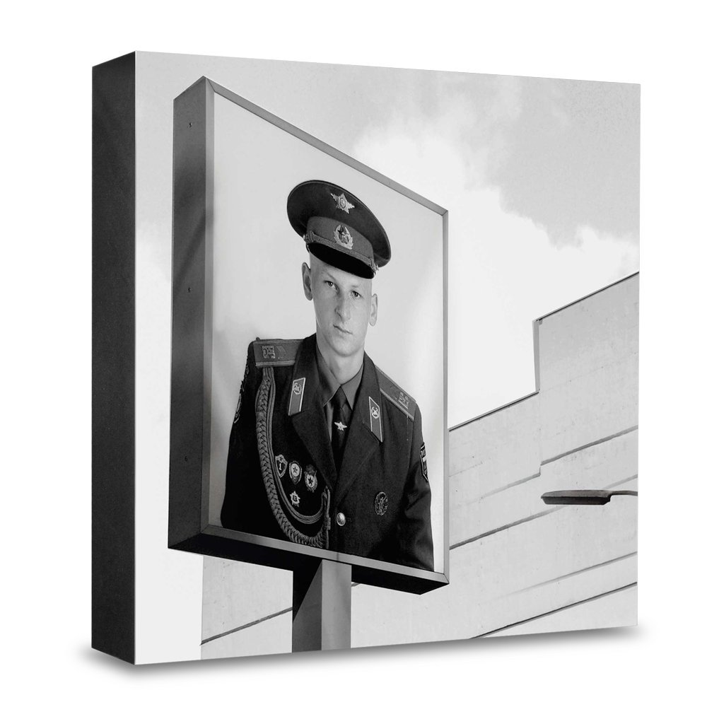 Photo Berlin Checkpoint Charlie tableau bois noir et blanc pour déco bureau moderne