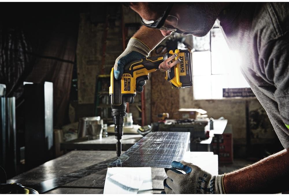 DEWALT DCF622M2R 20V MAX XR Versa-ClutchTM Adjustable Torque Screw Gun (Certified Refurbished)