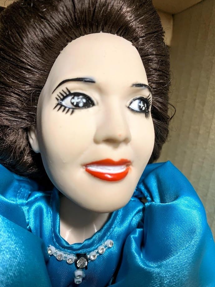 非売品　デヴィ夫人　フィギュア　人形　タレントフィギュア デヴィ夫人 ソフビ フィギュア人形 レア商品 匿名配送 - メルカリ