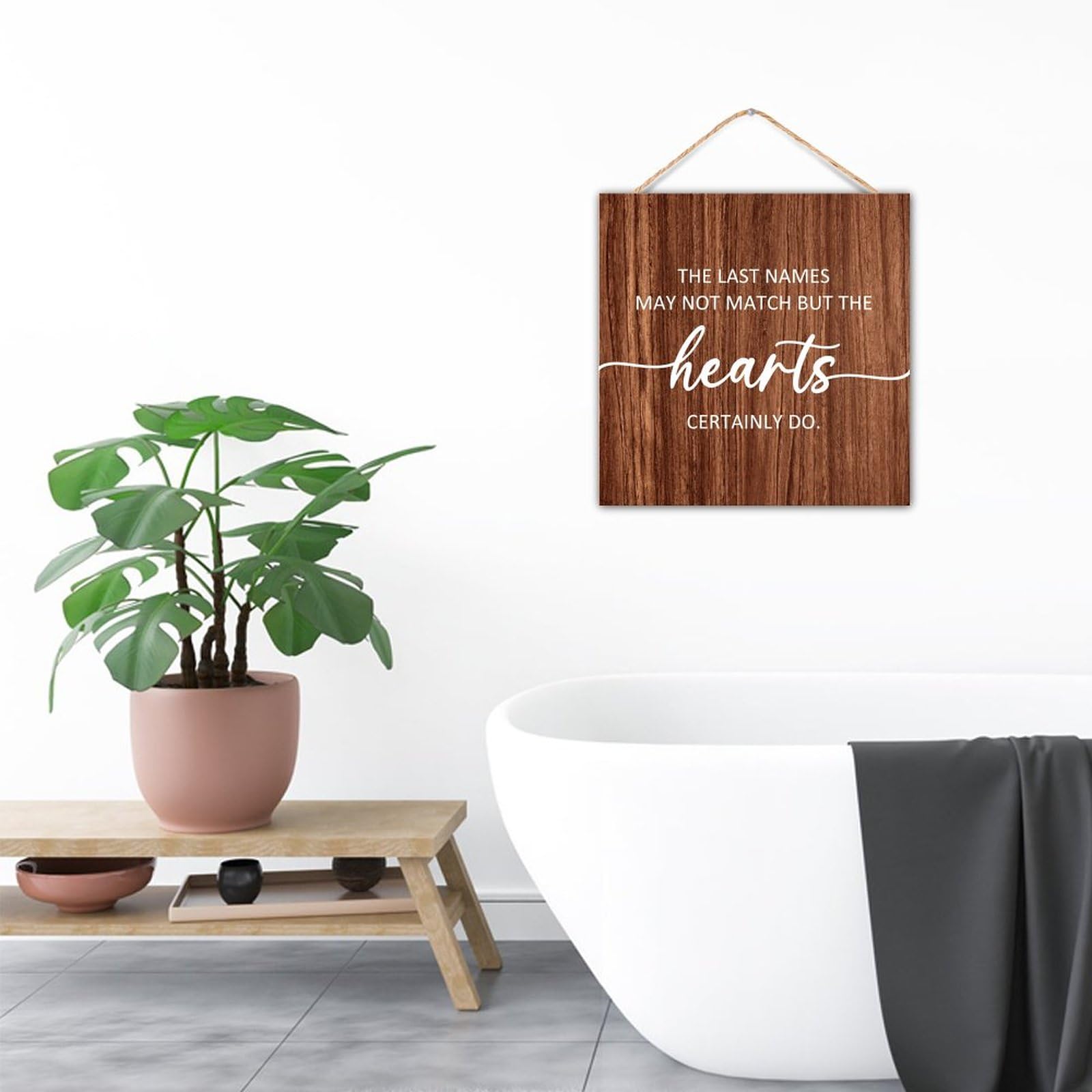 Targa In Legno Family Isn't Defined Only By Last Names - 45,7x30,5cm Con Cornice - 2