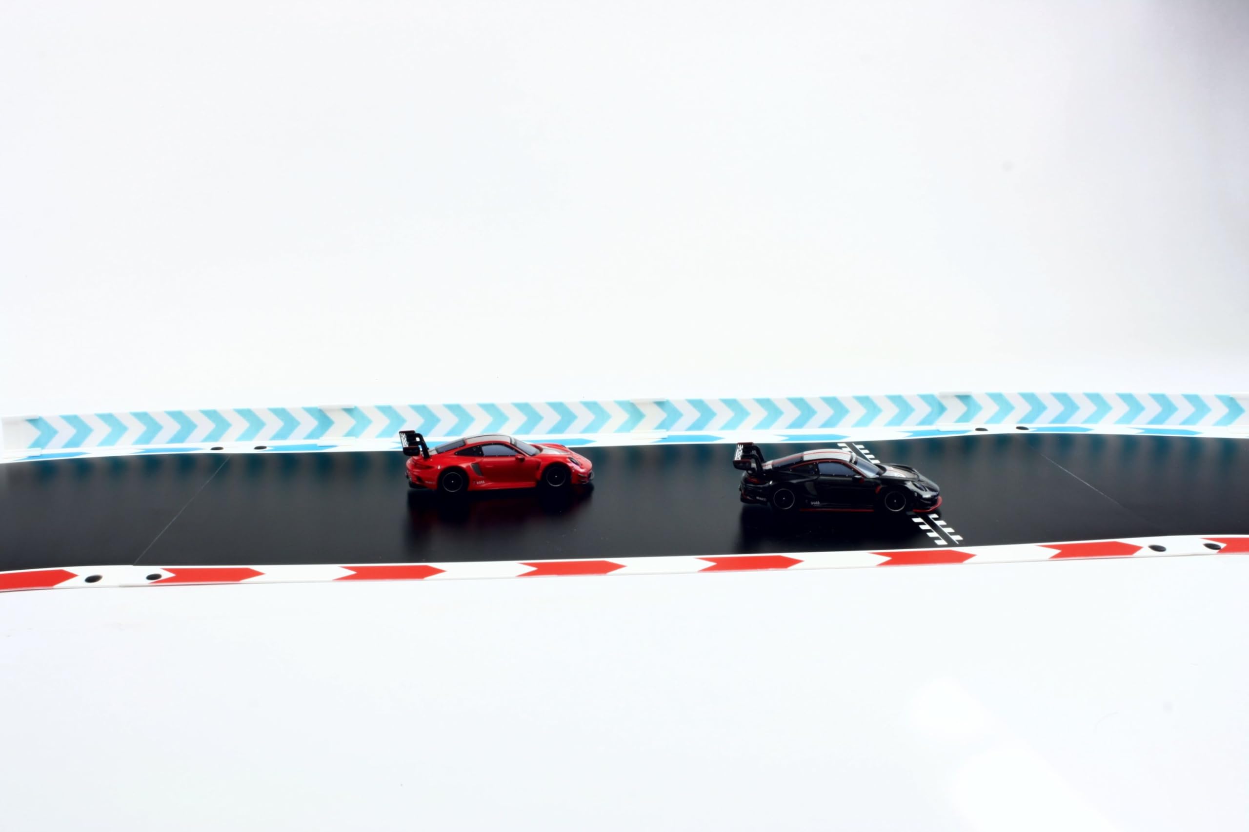 Overdrive-Racing Leitplanken mit Pfeilen für Carrera Hybrid - 1,75m / 6,30m / 12,20m - Begrenzung Kurven Gerade Bande Zaun Fangzaun, Farbe:Weiß-Rot, Länge:6.30 Meter