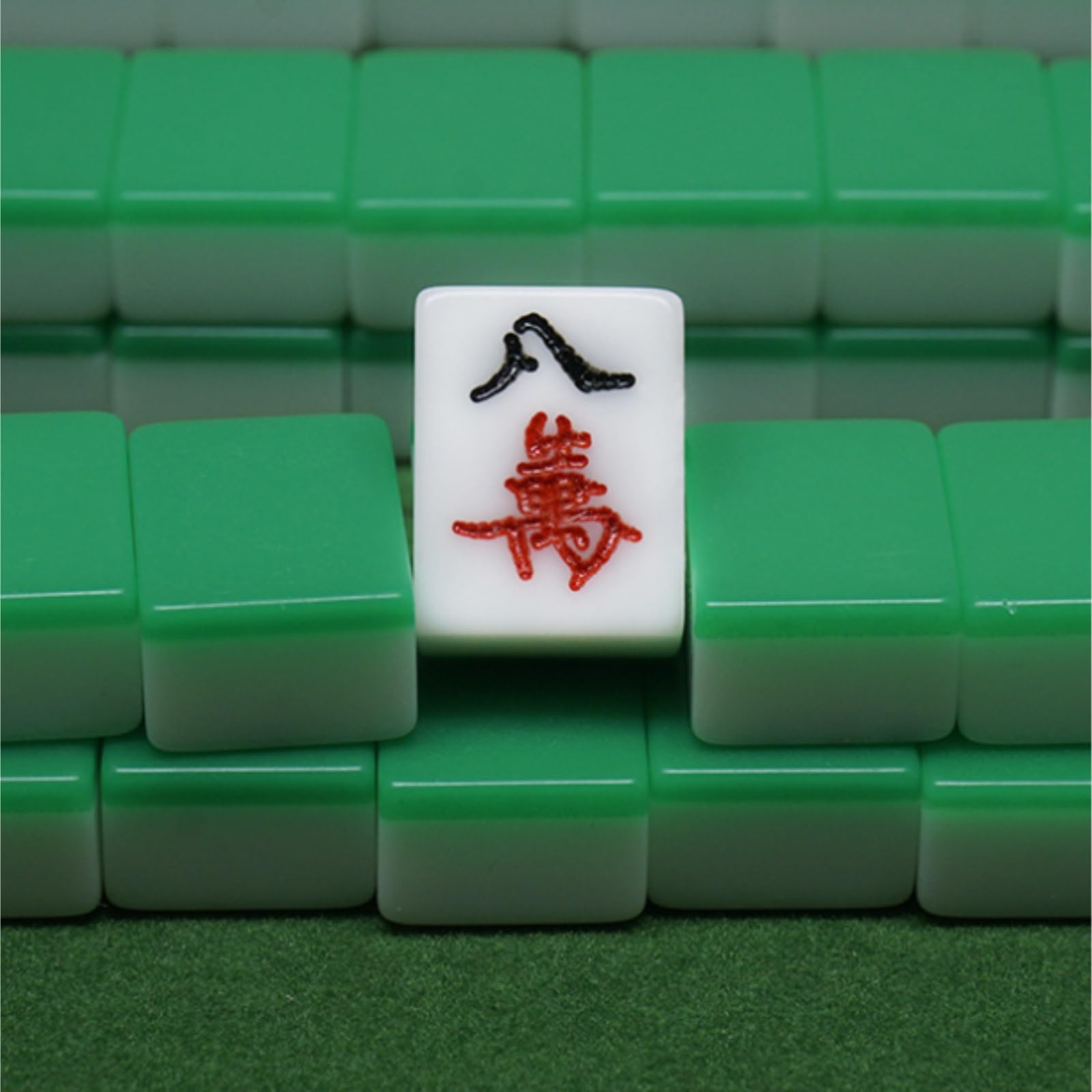 Chinesisches Mahjong Chinesisches Mahjong-Acryl-Mahjong Mit 144 Spielsteinen Und Klapptisch. Klassisches Tragbares Mah-Jongg-Spielset Für Familie Reise Spiel