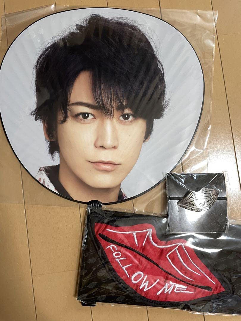 KAT-TUN 亀梨和也 Theー〜Follow me〜 グッズ 11点セット Amazon.co.jp: KAT-TUN 亀梨和也 follow me グッズ : おもちゃ
