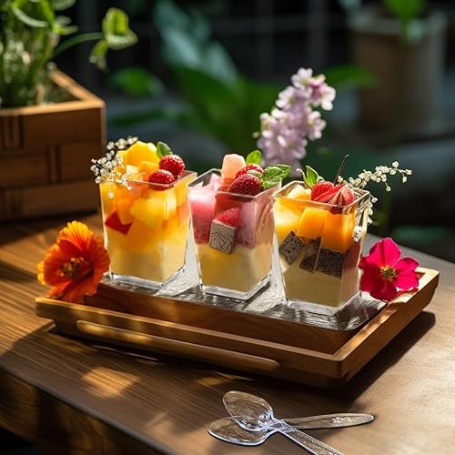 Miniatura 2 de Paquete de 50 tazas de plástico transparente de 5 onzas con tapas y cucharas, tazas cuadradas reutilizables para aperitivos de parfait, taza de