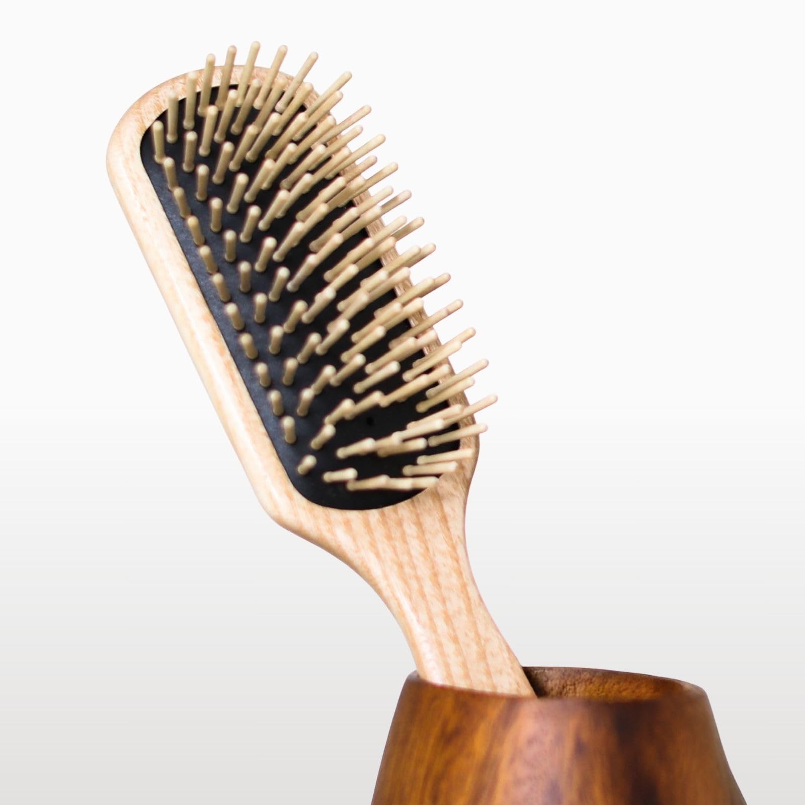 TEK - Cepillo Rectangular Medio de Madera de Fresno con Púas Cortas, Hecho a Mano en Italia, Para Pelo Fino o Liso - 22 x 5.5 cm