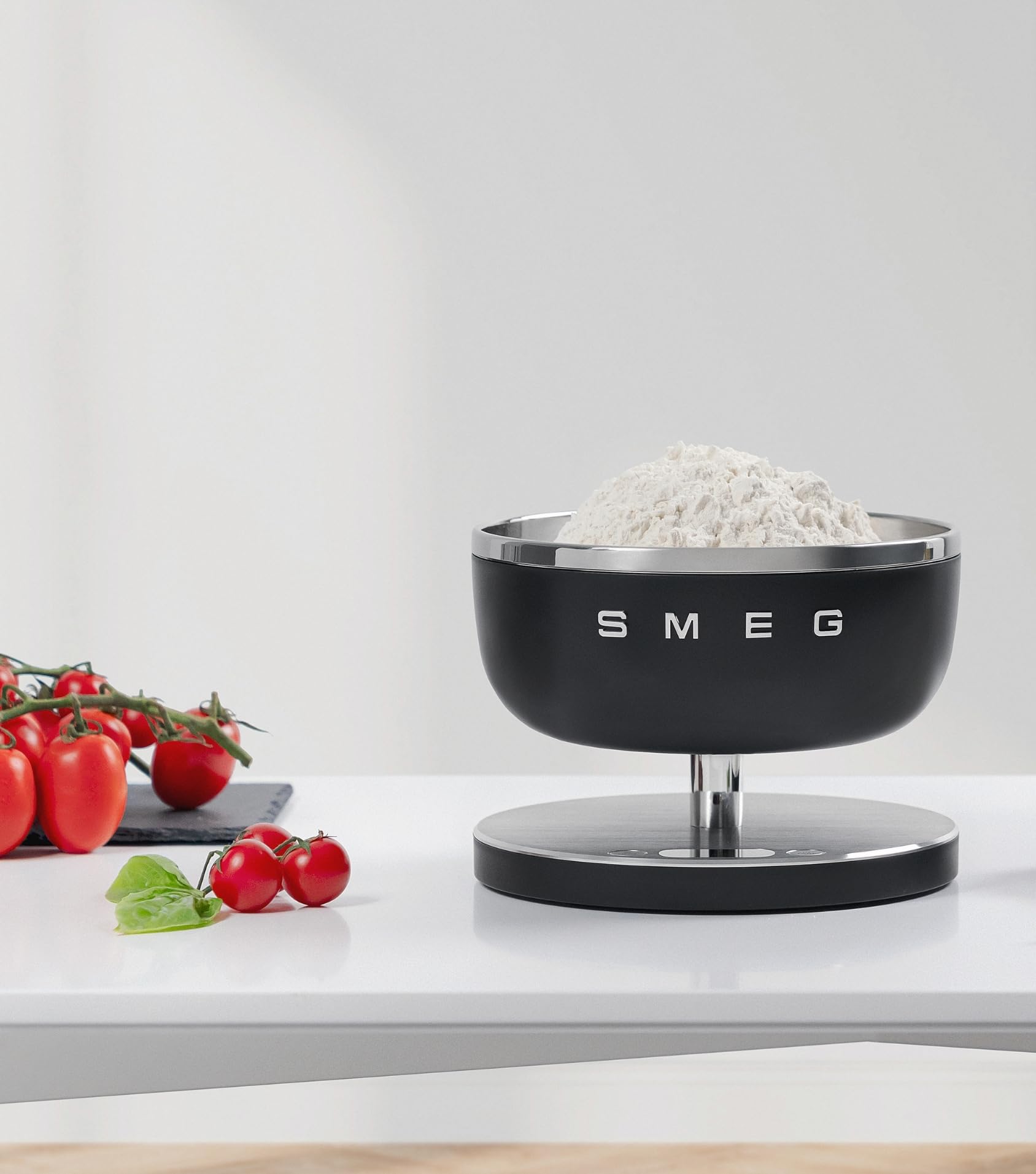 Smeg, Digitale Küchenwaage KSC01BLMWW, abnehmbare Edelstahlschüssel, vier Messeinheiten g/ml und lb.oz/fl.oz, mit Tara-Funktion, Maximale Kapazität 5kg, Schwarz