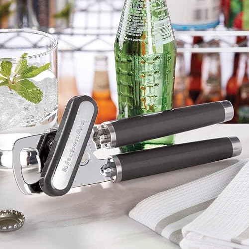 Miniatura 43 de KitchenAid Abrelatas y abrebotellas multifunción clásico, fácil de usar, rueda de corte de acero inoxidable afilada, asas ergonómicas suaves, crema