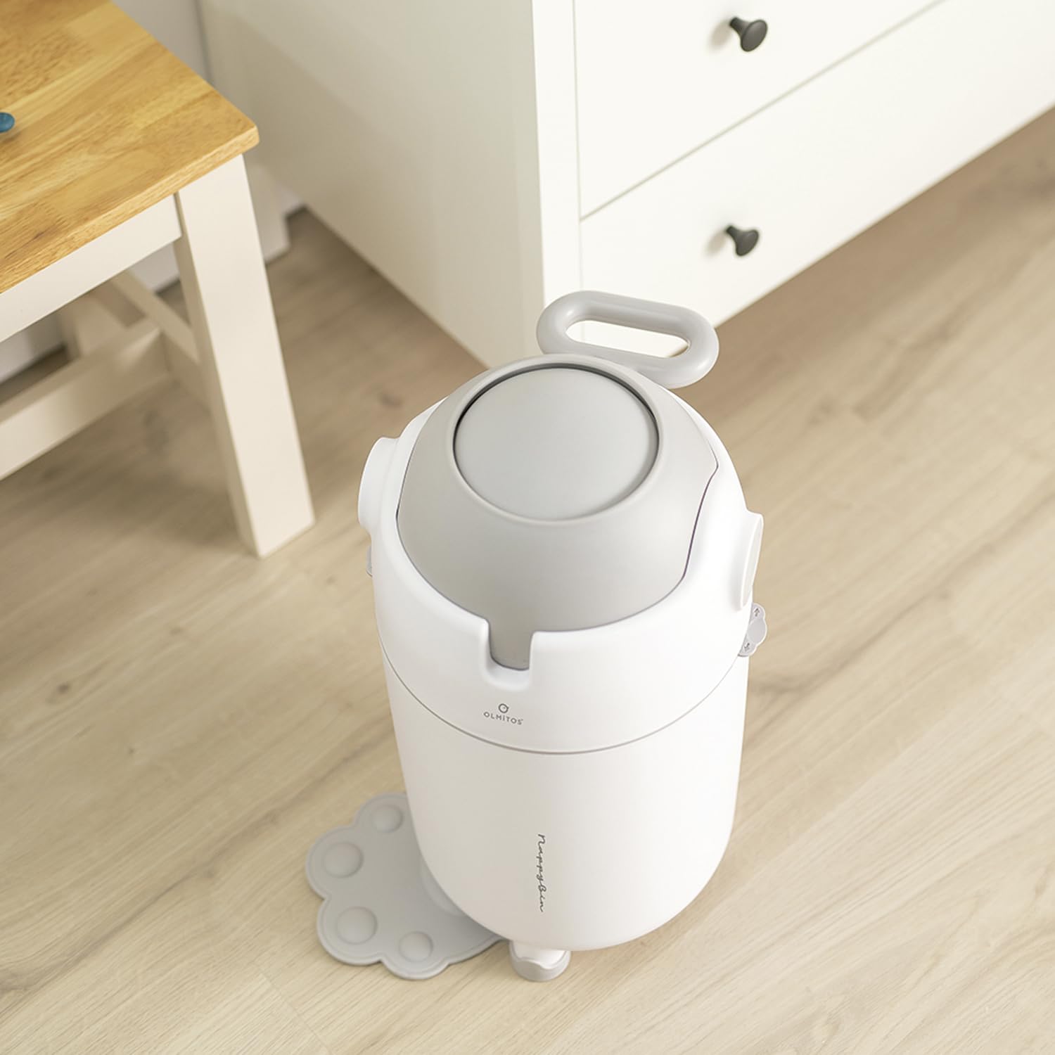 Olmitos - Cubo para Pañales con Sistema Antiolor NAPI, Contenedor pañales compacto y Gran Capacidad, Uso con Bolsas Convencionales, Fácil de Usar y Limpiar – Blanco