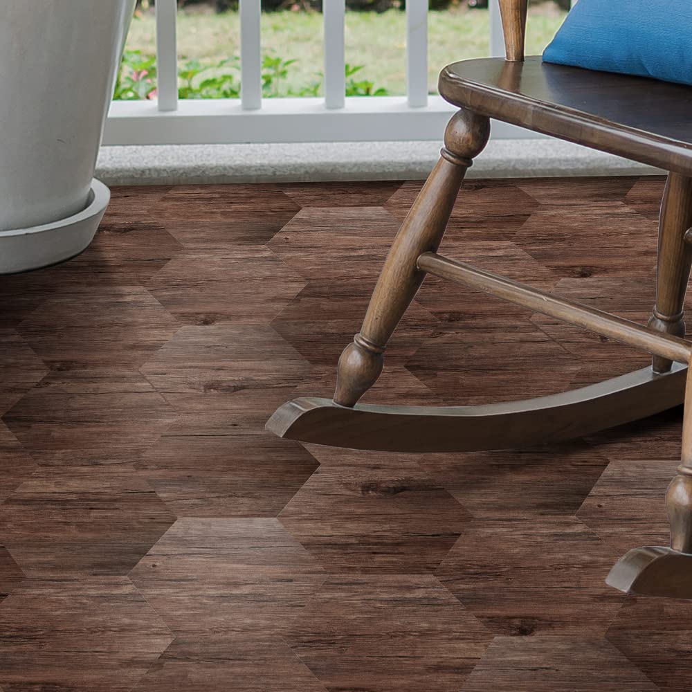 Carreaux de sol hexagonaux en vinyle pour créer une ambiance chaleureuse en chêne mat