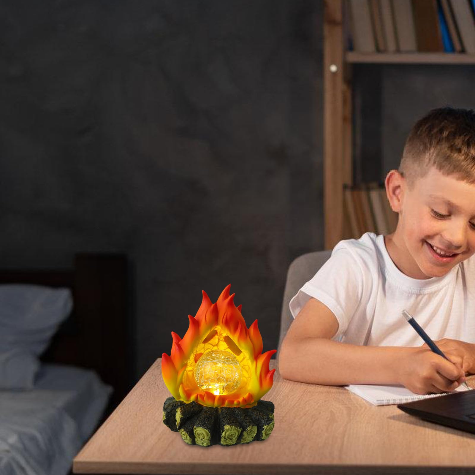 BESPORTBLE Lampada Solare Effetto Fuoco Finto in Resina Resistente alle Intemperie per Decorazione Casa e Feste di Halloween e Natale Luce Notturna LED Realistica