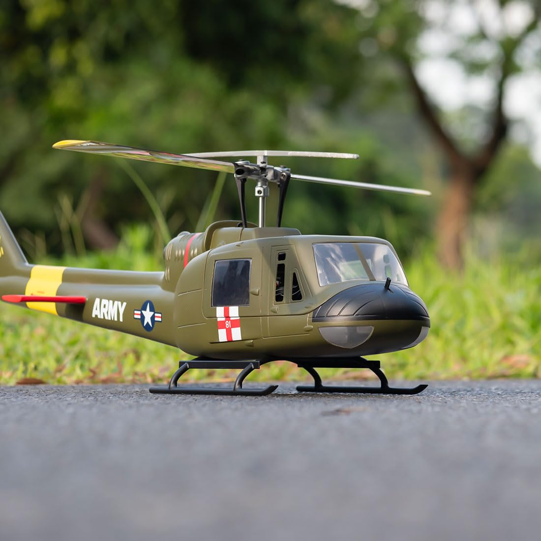 Amazon.com: XMBRICDIYY RC Helicopter for Adults, UH1-V4 Huey 470