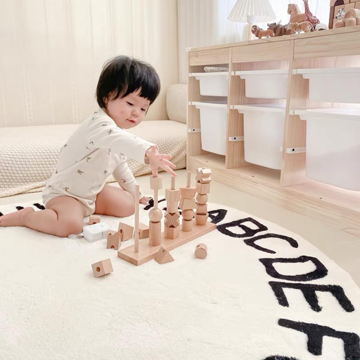Alipis Runder Teppich im Nordischen Stil mit Alphabet Design für Kinderzimmer rutschfest und Leicht aus Polyester Dekorativer Bodenteppich für Wohnzimmer und Gästezimmer
