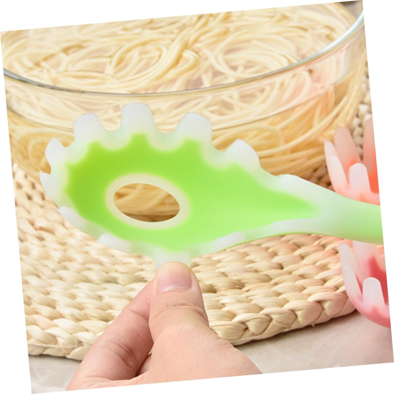 Alipis 2pcs Silicone Noodle Spoon Set Food-grade Spaghetti Server with Unique Handle Practical Kitchen Gadget for Cooking and Serving Pasta and Hot Pot Translucent Green Pink