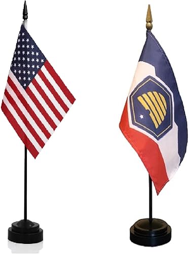 Miniatura 25 de Fabricado en los Estados Unidos. Bandera miniatura de escritorio y mesa de 4 x 6 pulgadas, incluye 2 soportes de bandera y 2 pequeñas banderas