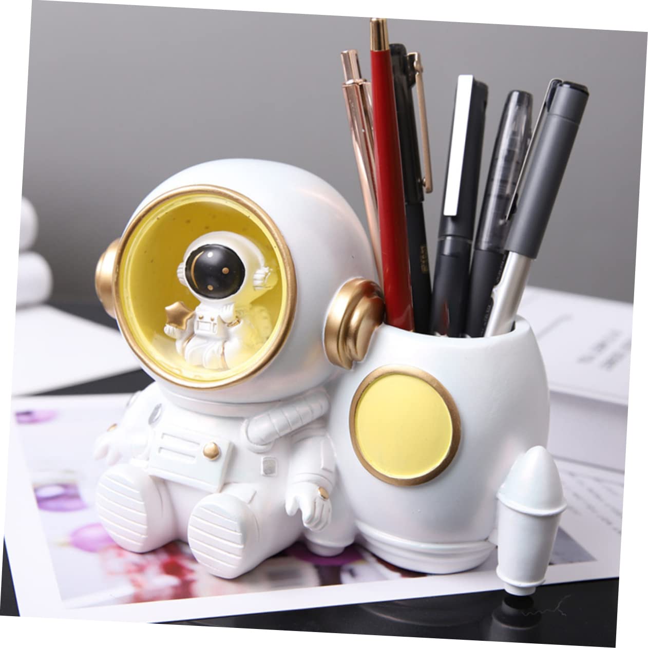 Homoyoyo Portapenne Astronauta Bianco con Luce, Portamatite da Scrivania in Resina, Grande Capacità e Leggero per Bambini, Organizer per Penne e Biglietti da Visita
