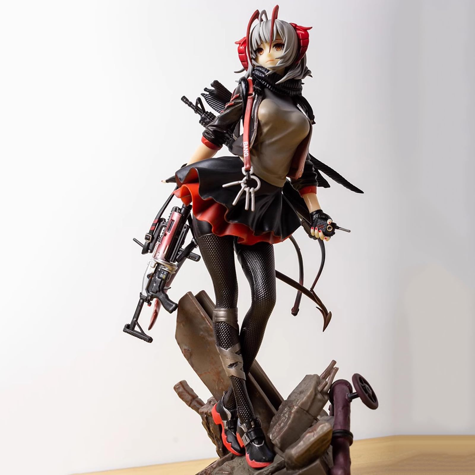 Amazon.co.jp: Arknights 白髪と赤い瞳アクションフィギュア 29 センチ