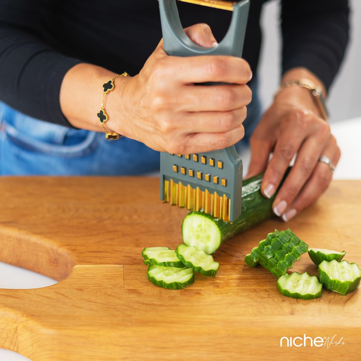 7-in-1 Multi-Function Julienne Peeler, Stainless Steel Grater, Slicer & Mandoline Cutter with Ergonomic Handle - Image 3