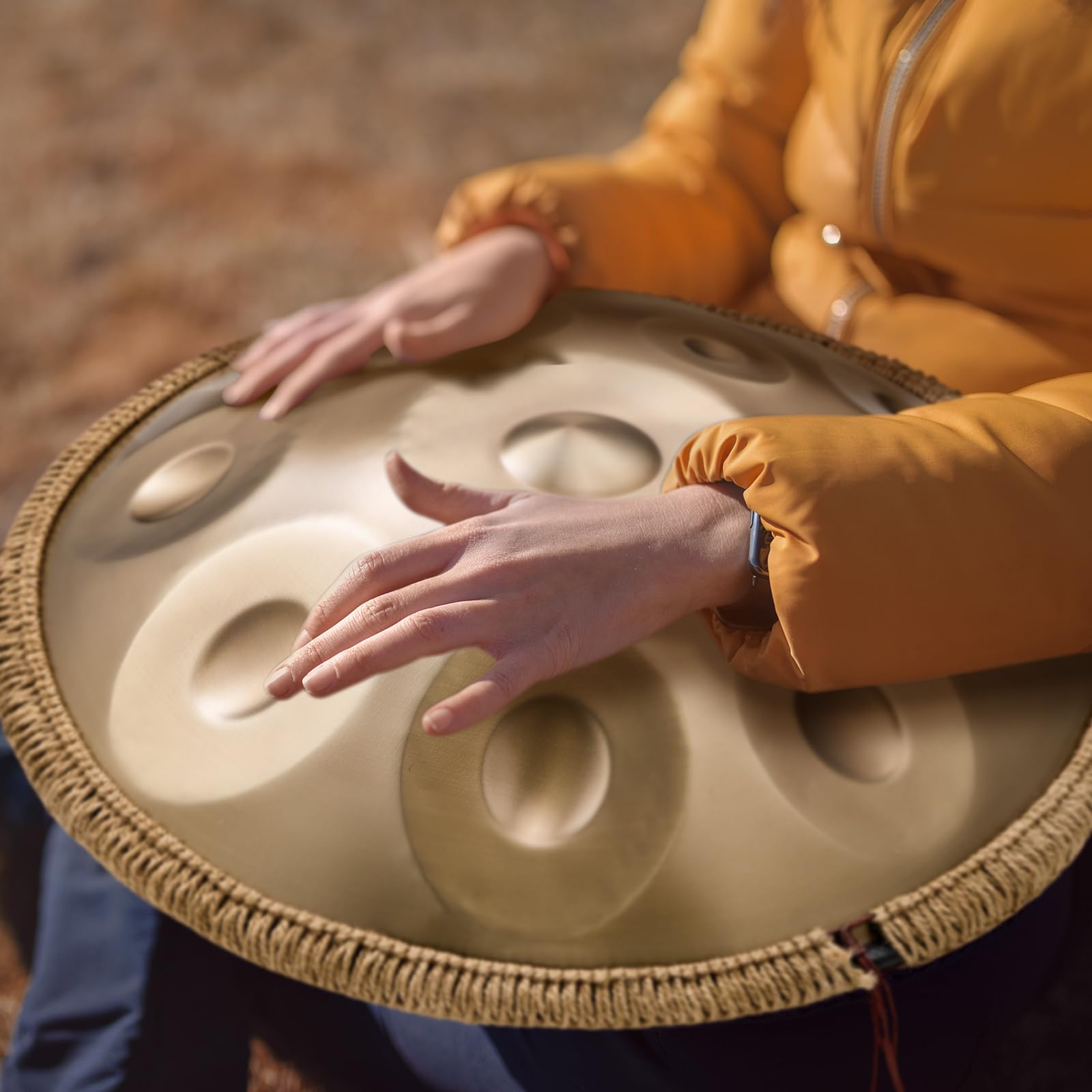 VEVOR Tamburo Handpan, Tamburo Handpan da 55,88 cm 12 Note in Re Minore con mazze, Supporto per Handpan 440Hz e Borsa Trasporto, Tamburo Curativo in Acciaio, Strumenti a Percussione per Principianti