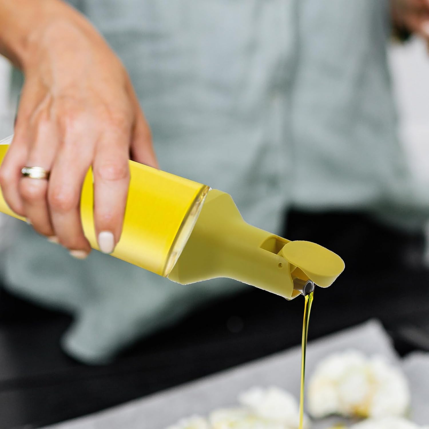 POPETPOP 2pcs Glass Oil Dispensers and Soy Sauce Bottles with Leak-proof Design Kitchen Glass Cooking Oil Pots in Yellow and Blue for Home Cooking