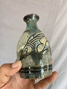 沖縄の人間国宝、金城次郎　徳利とぐい呑み二個組み Amazon.co.jp: 金城次郎 人間国宝 魚紋徳利 酒器 やちむん 琉球