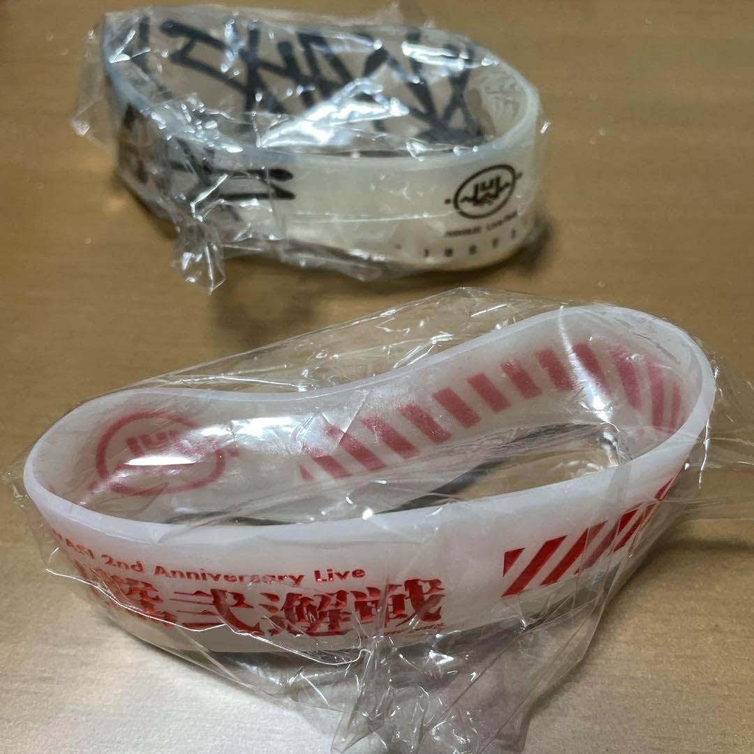 Amazon | INUWASI グッズセット ラバーバンド ステッカー 缶バッジ