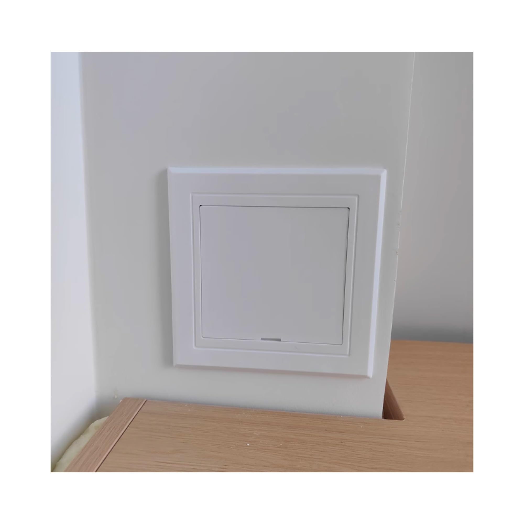 Porte d'accès à la plomberie amovible et étanche pour masquer un trou de mur