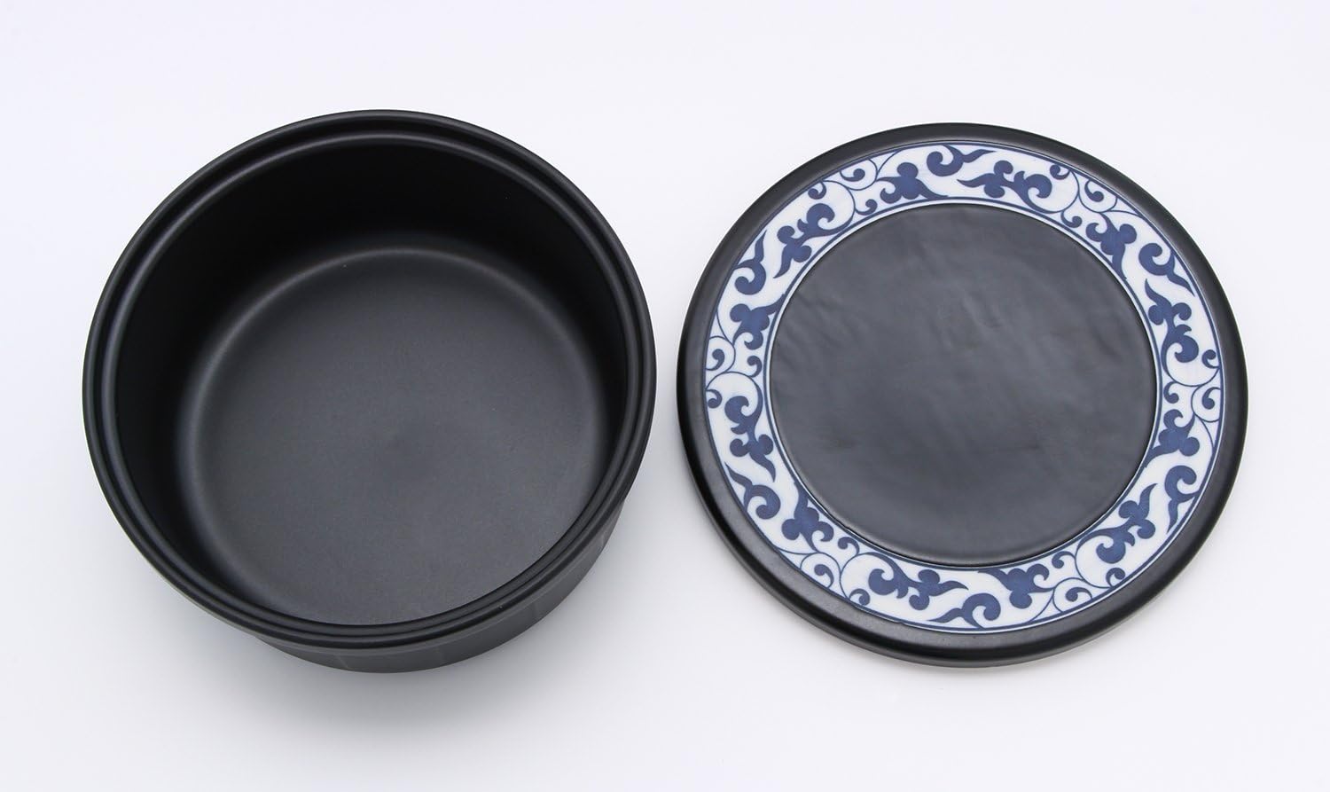 東洋セラミックス Arita Ware Y050-2 Ceramic Ohitsu Rice, Storage 1.5 Cup, Microwave Safe, Flat Lid, Black Arabesque