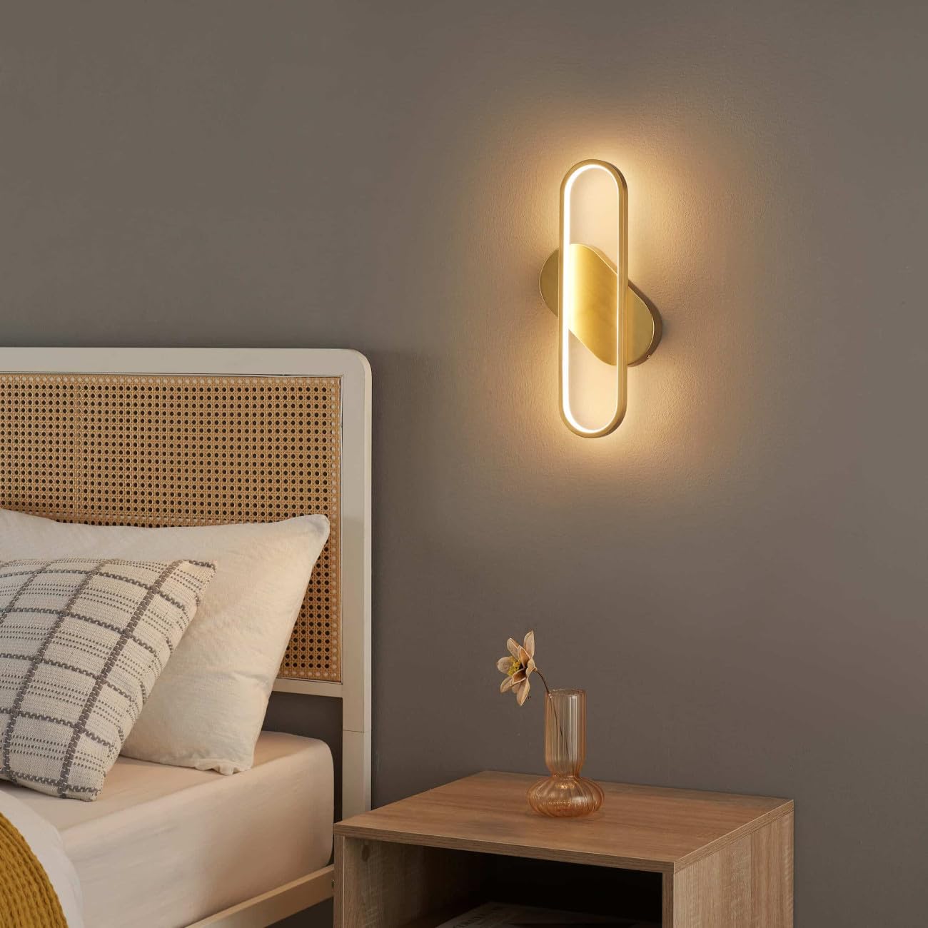 KOSILUM Evelia - Aplique de pared ovalado de diseño dorado (1361 lm, luz blanca cálida), diseño de salón, dormitorio, cocina, pasillo, 1361 lm, LED integrada, IP20 | Luz blanca cálida, 1361 lm, LED incorporado, IP20