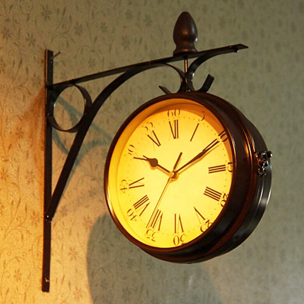 Horloge de jardin double face vintage suspendue en fer pour une décoration extérieure élégante