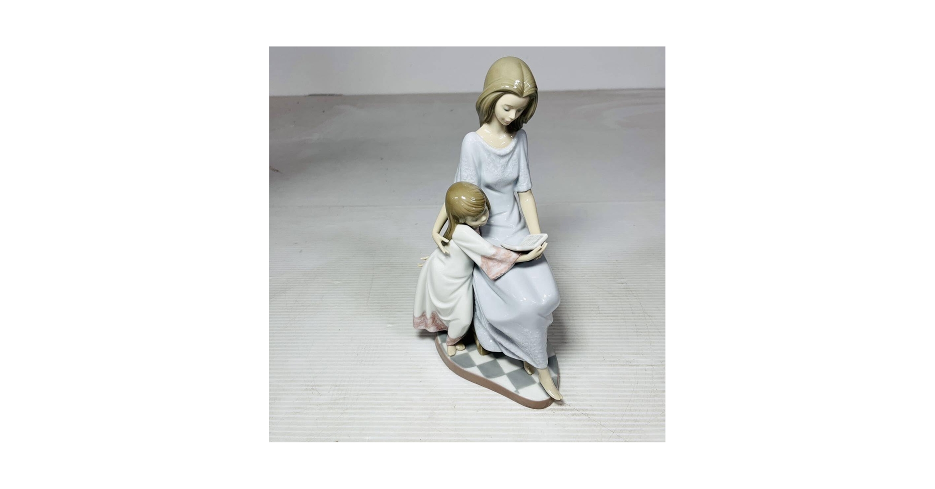 リヤドロ『お休み前のご本』 リヤドロ『お休み前のご本』