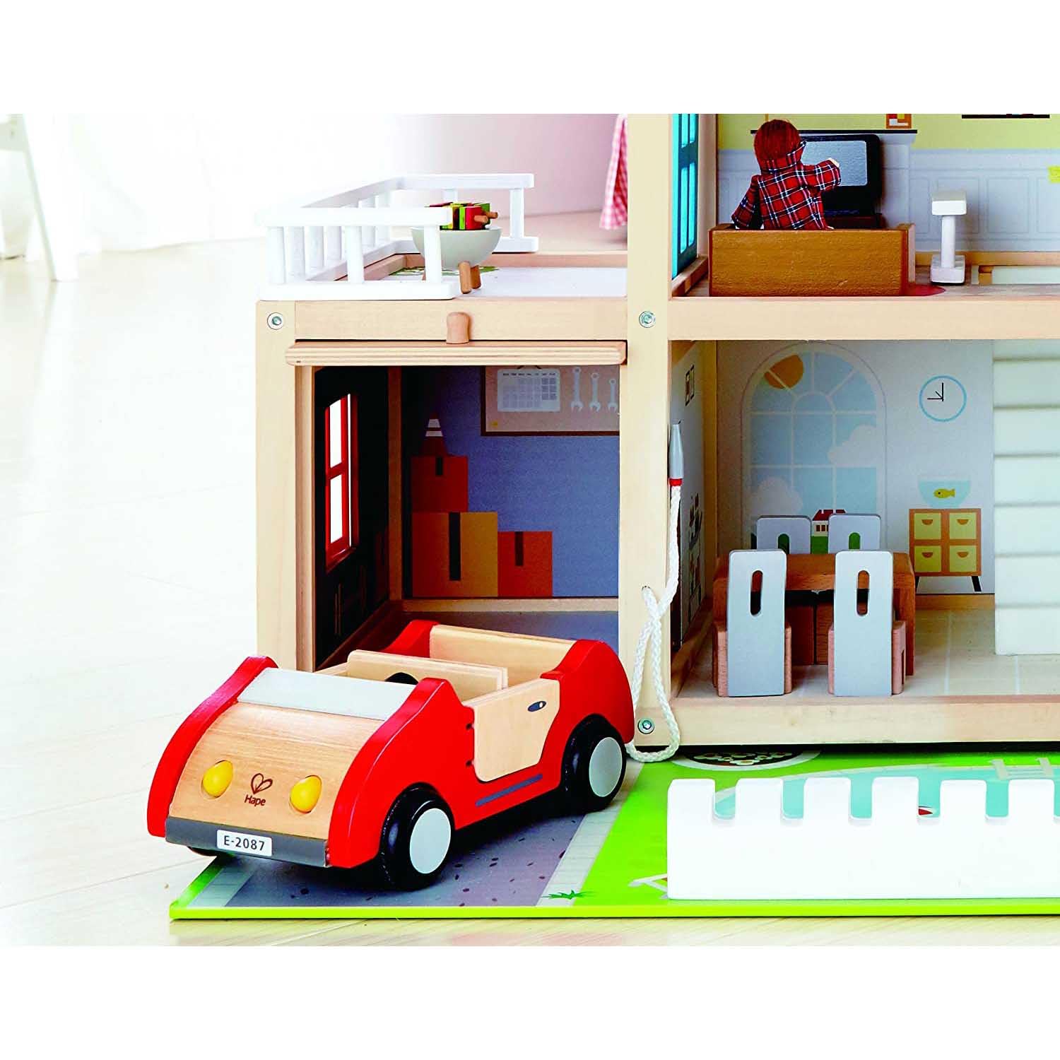 Hape Villa delle bambole | Casa arredata per gioco di ruolo | Casa giocattolo a tre piani in legno | Per bambini dai 3 anni