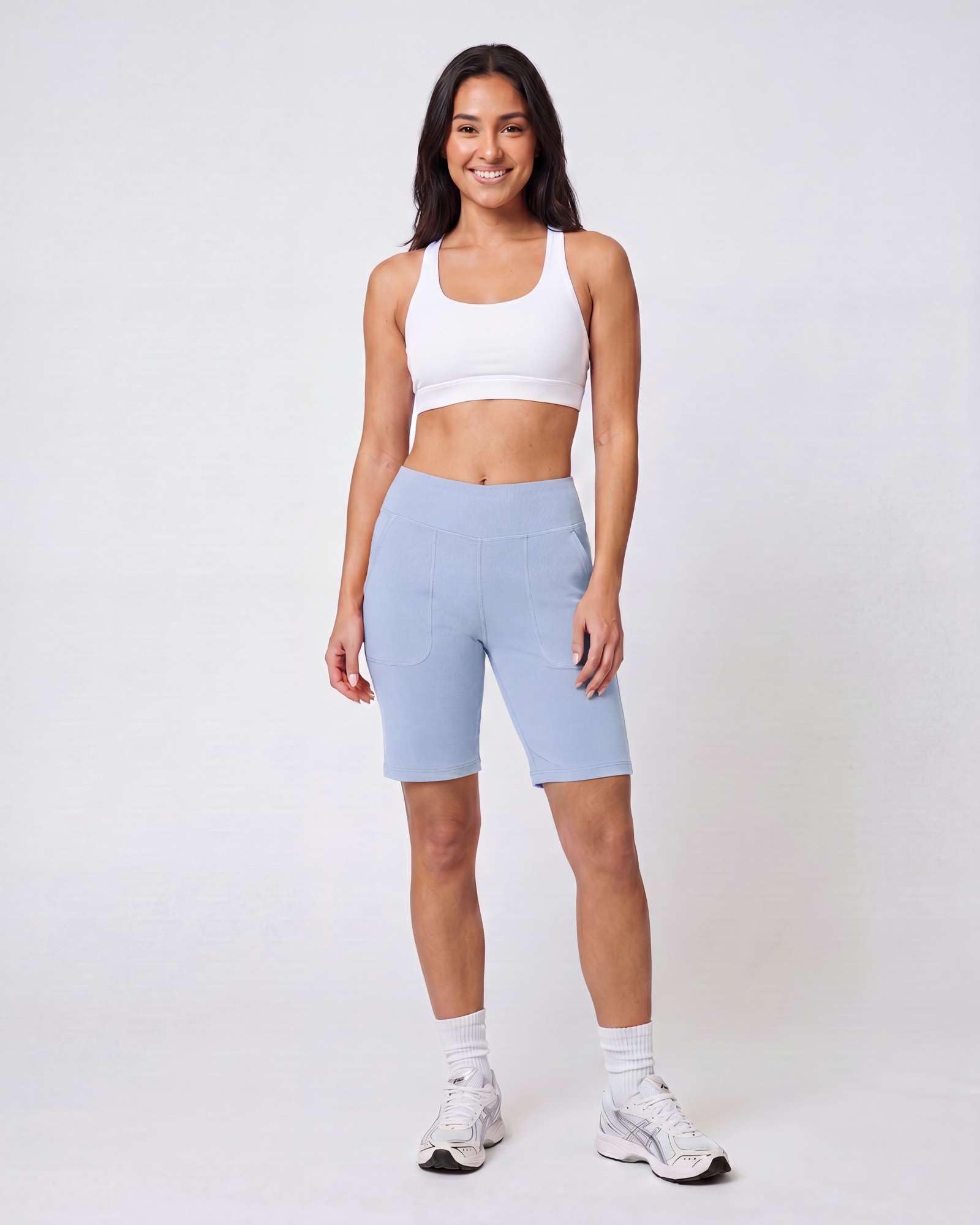 Real Essentials 4er-Pack: Damen-Bermuda-Shorts mit hoher Taille, 22,9 cm, mit Taschen, lässig, Workout, athletisch (erhältlich in Plus)