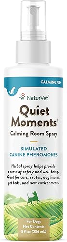 NaturVet Quiet Moments - Suplemento en aerosol calmante a base de hierbas para perros, ideal para automóviles, jaulas de perros, nuevos entornos,