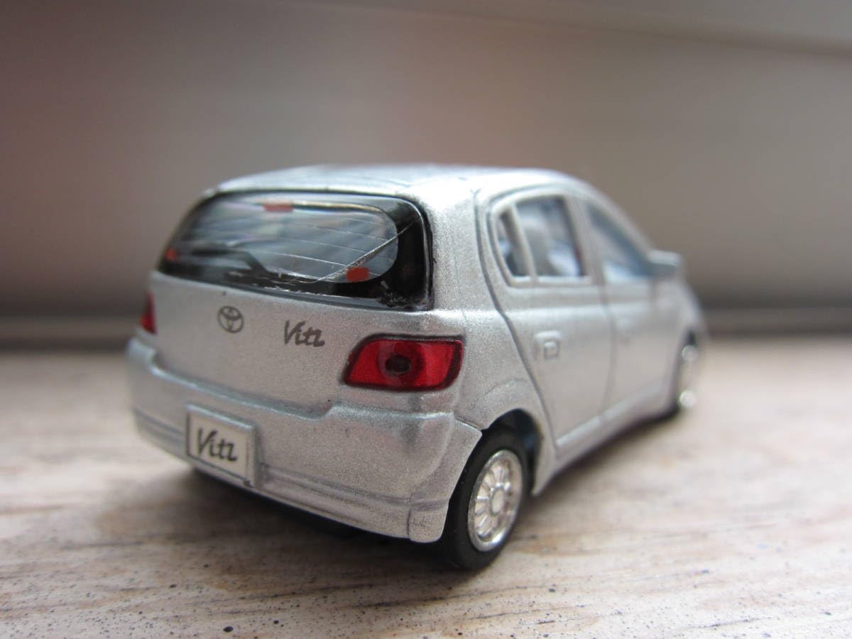 Amazon.co.jp: キンスマート KinSMART ミニカー 10系 ヴィッツ