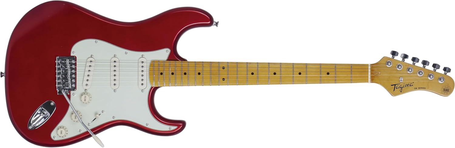 Imagem de uma guitarra estilo Strato em tom vermelho metálico com escala clara e escudo branco. Possui três captadores single coil, chave seletora, e ponte tremolo com alavanca. Braço de madeira com t
