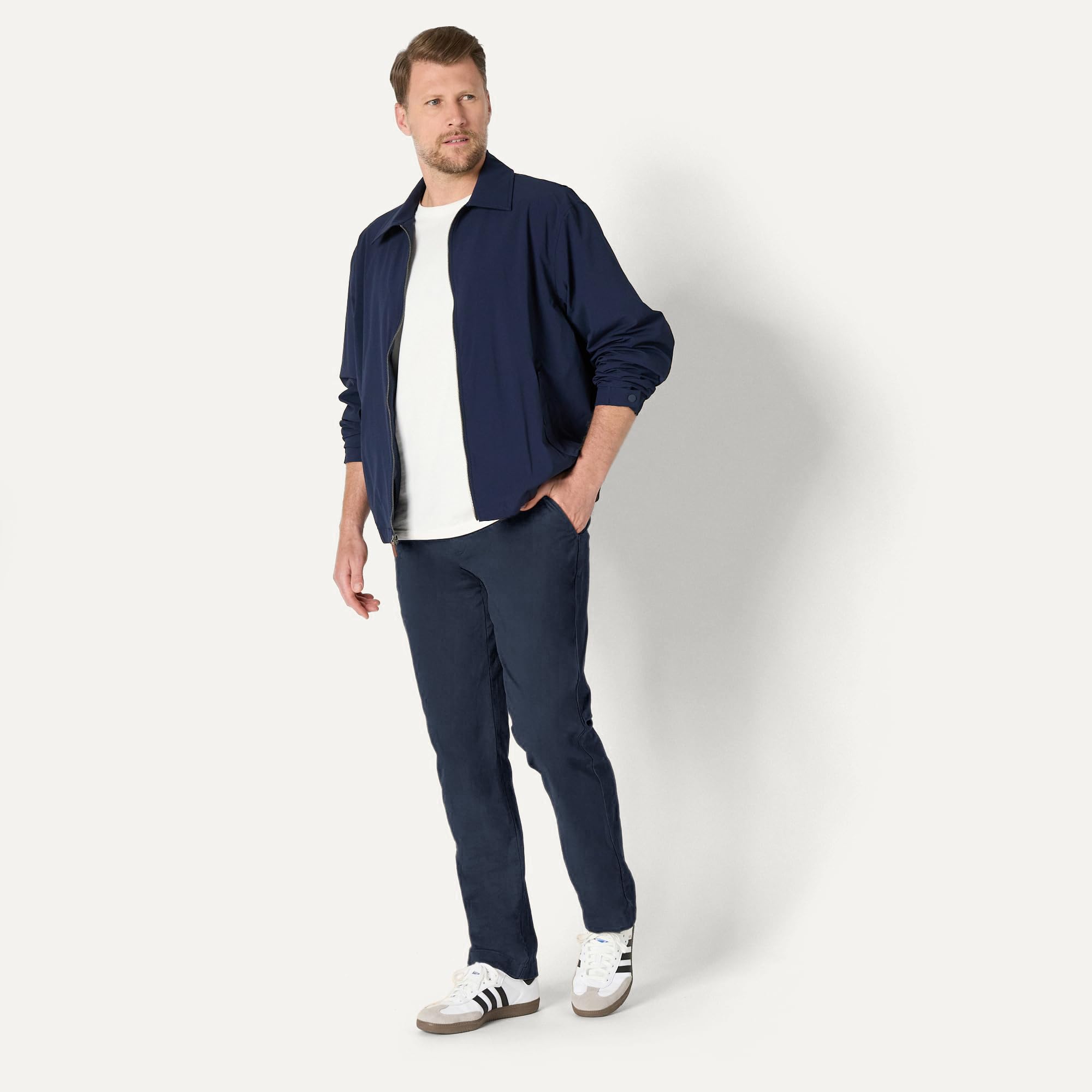 Amazon Essentials Pantalon Chino Extensible et Confortable Lavé à Coupe Athlétique Homme
