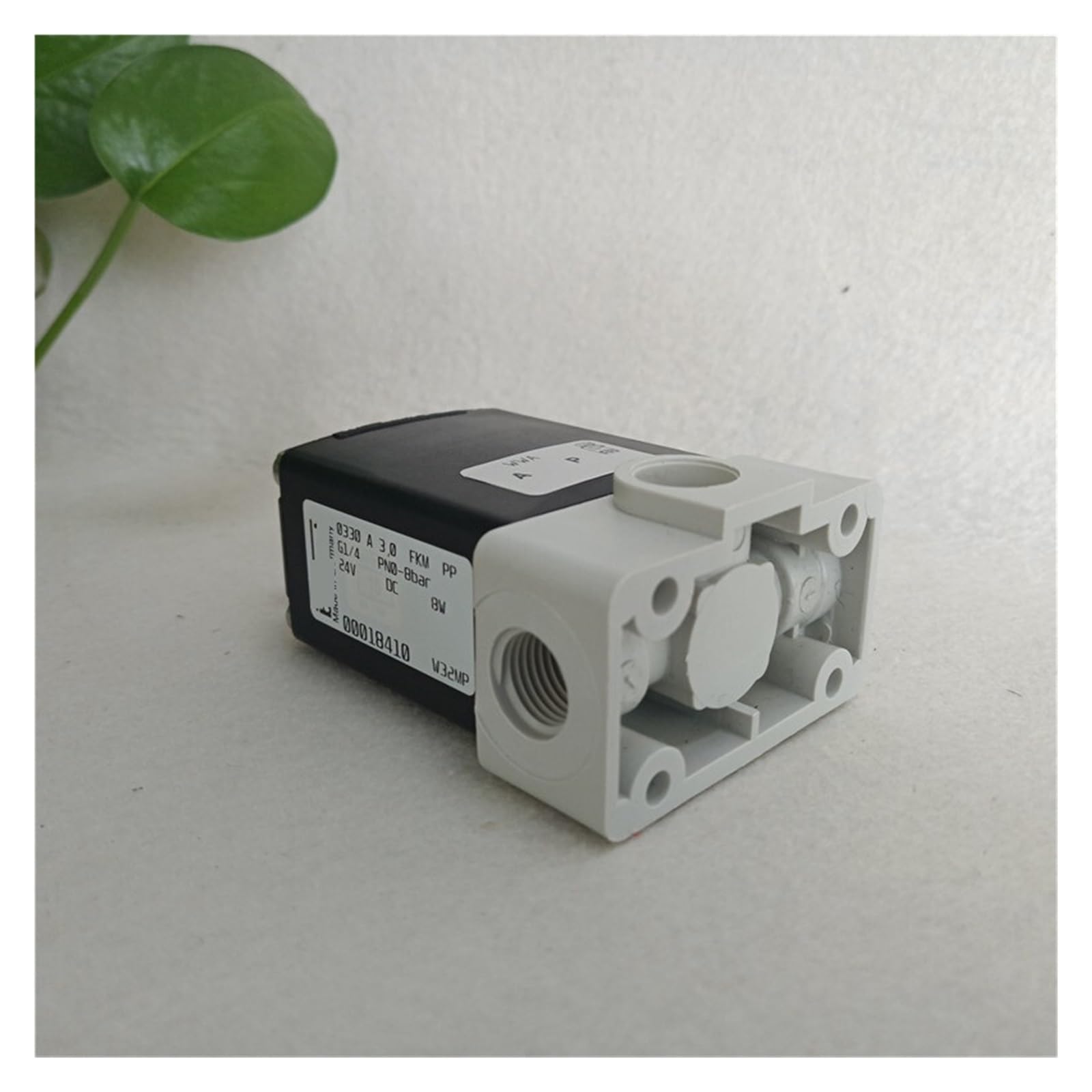 valvole a solenoide 0330 elettrovalvola a armatura rotante isolata media * 2/2, DN3, corpo valvola PP, G1/4 pollici, 24 V CC
