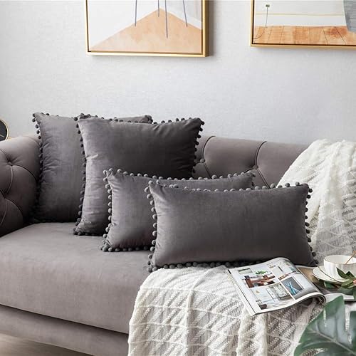 Miniatura 10 de Dezene 2 fundas para cojín decorativo de terciopelo con pompones