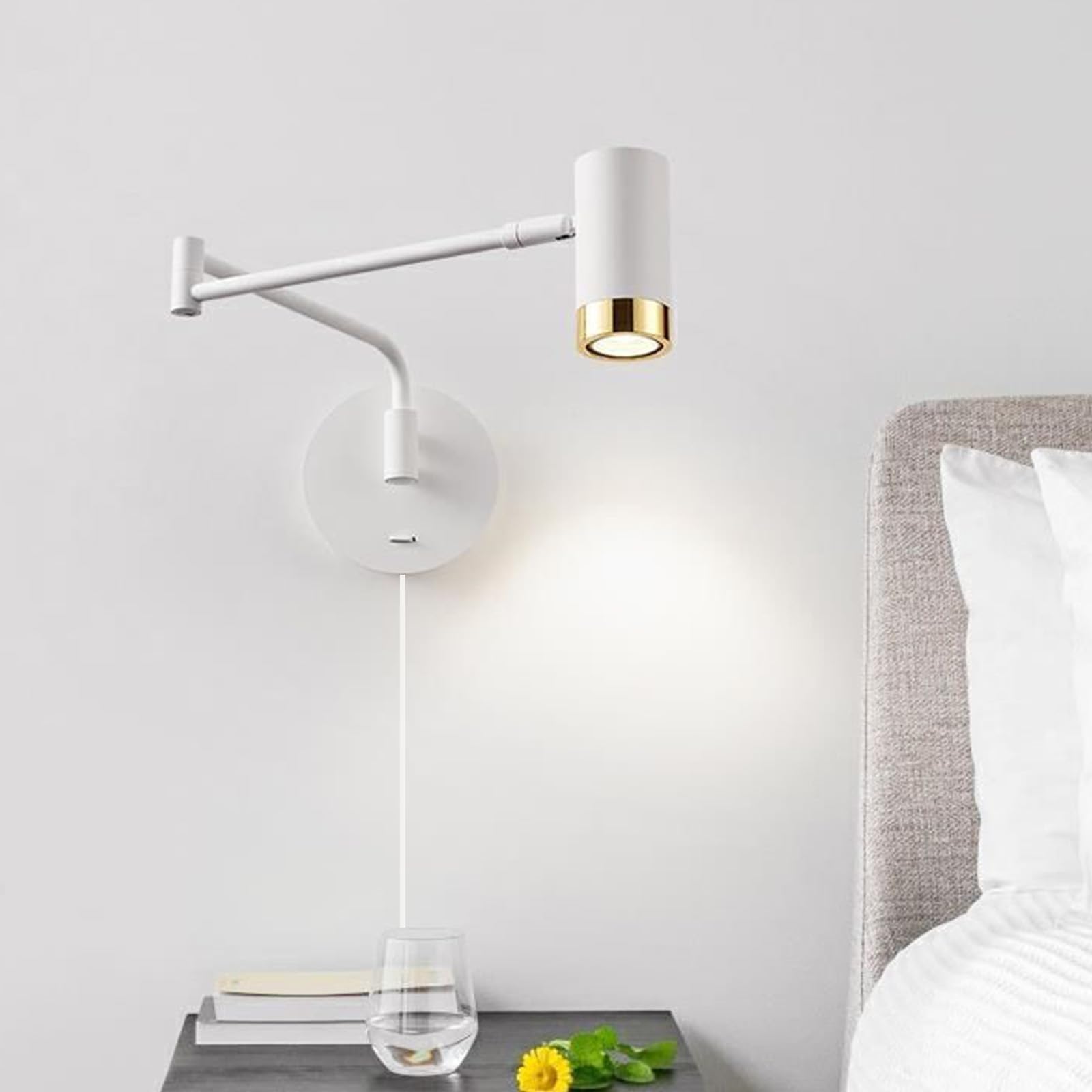 LED Innen Retro Wandleuchte mit Schalter Stecker Wandlampe 350°+180° Drehbar Wandbeleuchtung Eisen Aluminium Langer Arm Kopfende Lesen für Schlafzimmer Küche Esszimmer (Weiß + Gold)