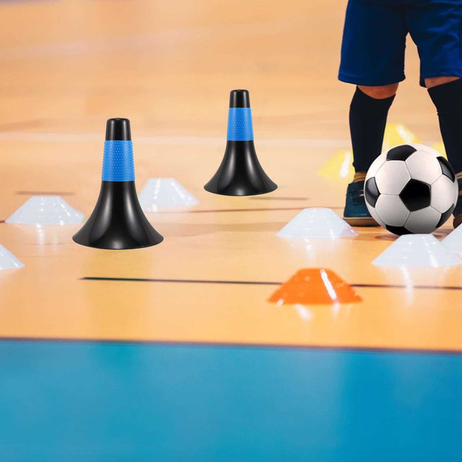 Lot de 8 Cônes D'entraînement en Plastique pour Basketball et Football, Cônes de Balisage Agilité Bleu, Marqueurs Polyvalents pour Entraînement Sportif Intérieur et Extérieur