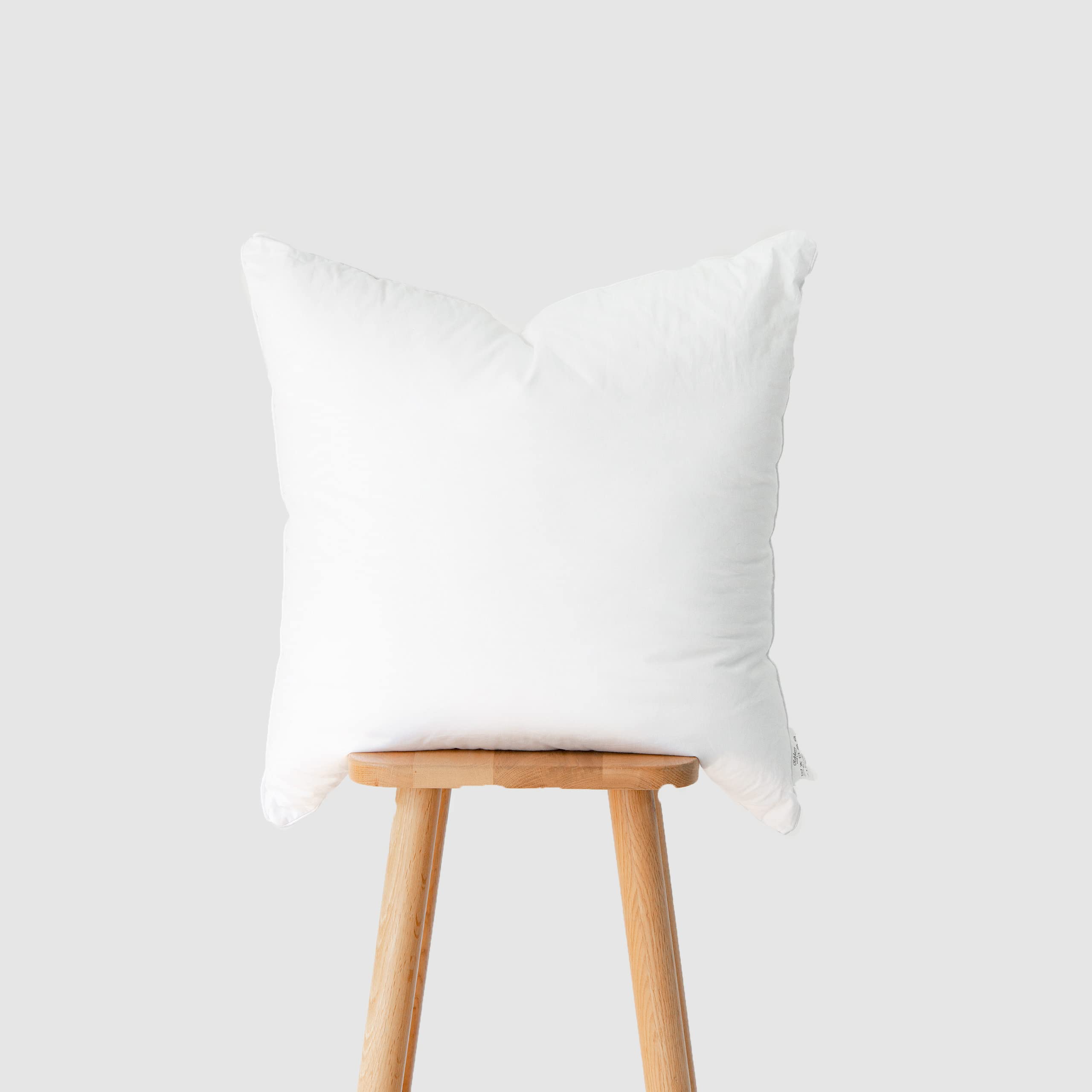hofdeco premium throw pillow insert, 22"x22" (for cover size 20"x20") water resistant synthetic down alternative sham stuffer for patio, bench, garden, white