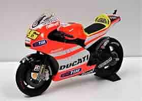 1/12 ドゥカティ GP11.1 #46 モトGP 2011 V.ロッシ Amazon | 1/12 ドゥカティ ディスモセディチ GP112#46 V.ロッシ