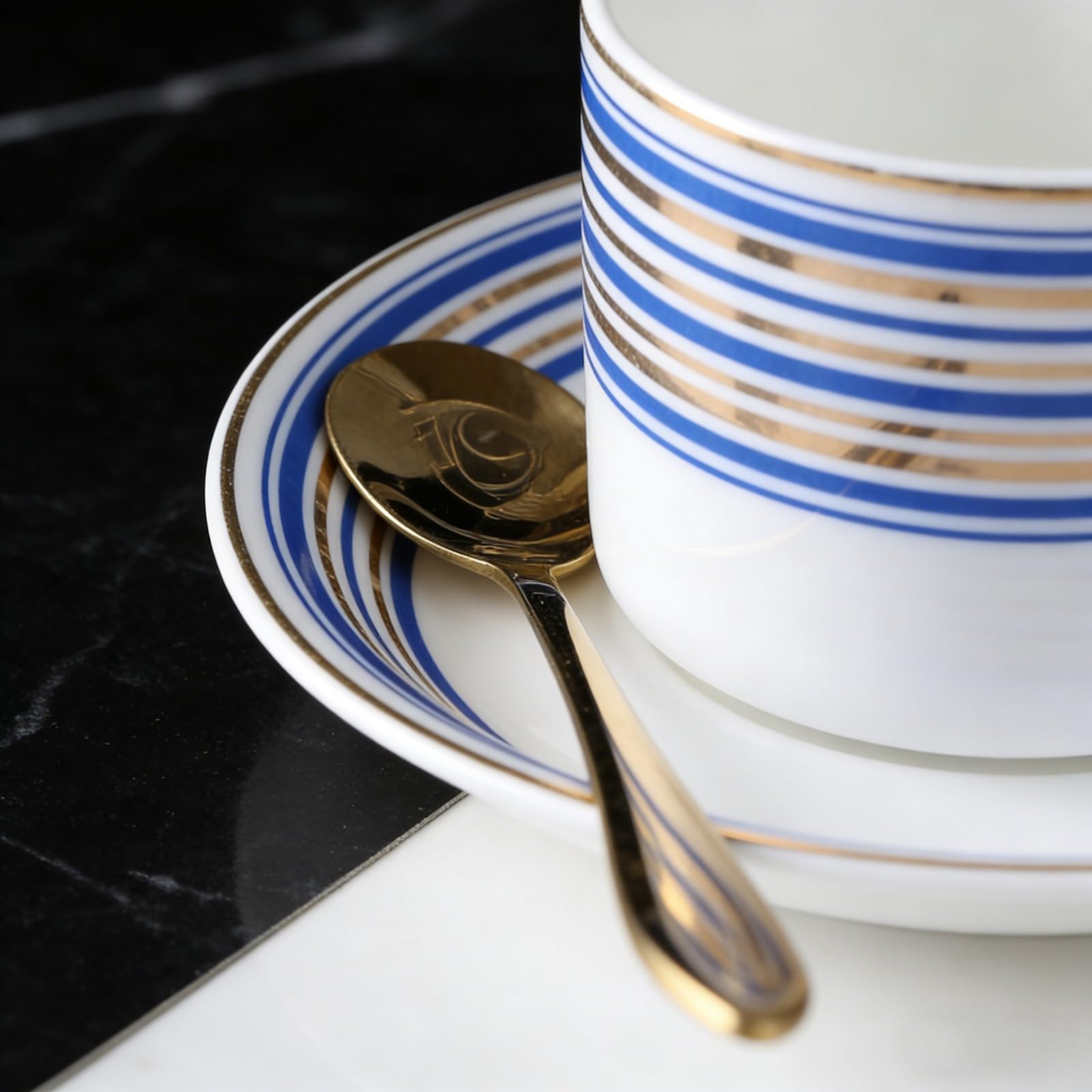 Porcelanowy zestaw 6 filiżanek i spodków do herbaty w kwiaty | Wielokolorowy do podwieczorku: porcelanowy zestaw filiżanek i spodków w kwiaty, 6 szt. 150 ml(Blue)