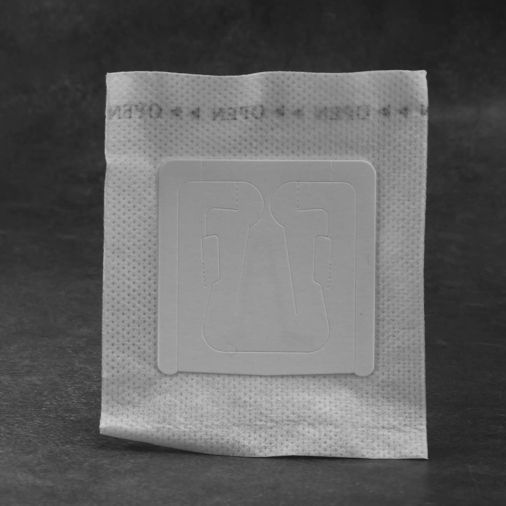 Rotolo di sacchetto filtro per caffè appeso all'orecchio