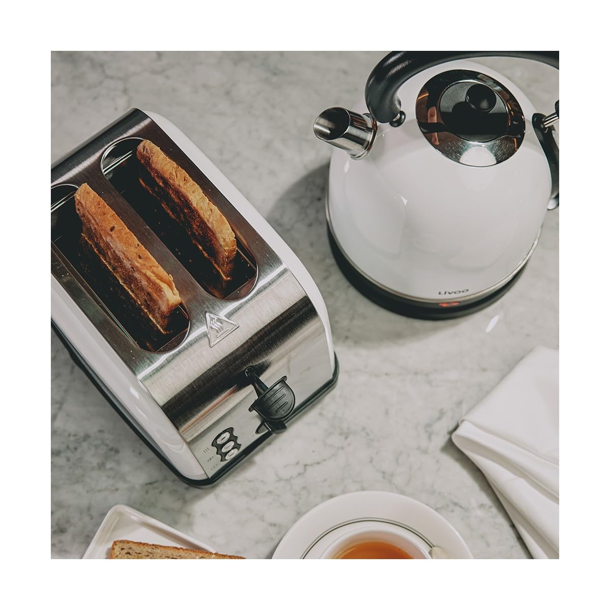 LIVOO Set petit déjeuner vintage, Bouilloire et Grille-pain électriques DOD136W