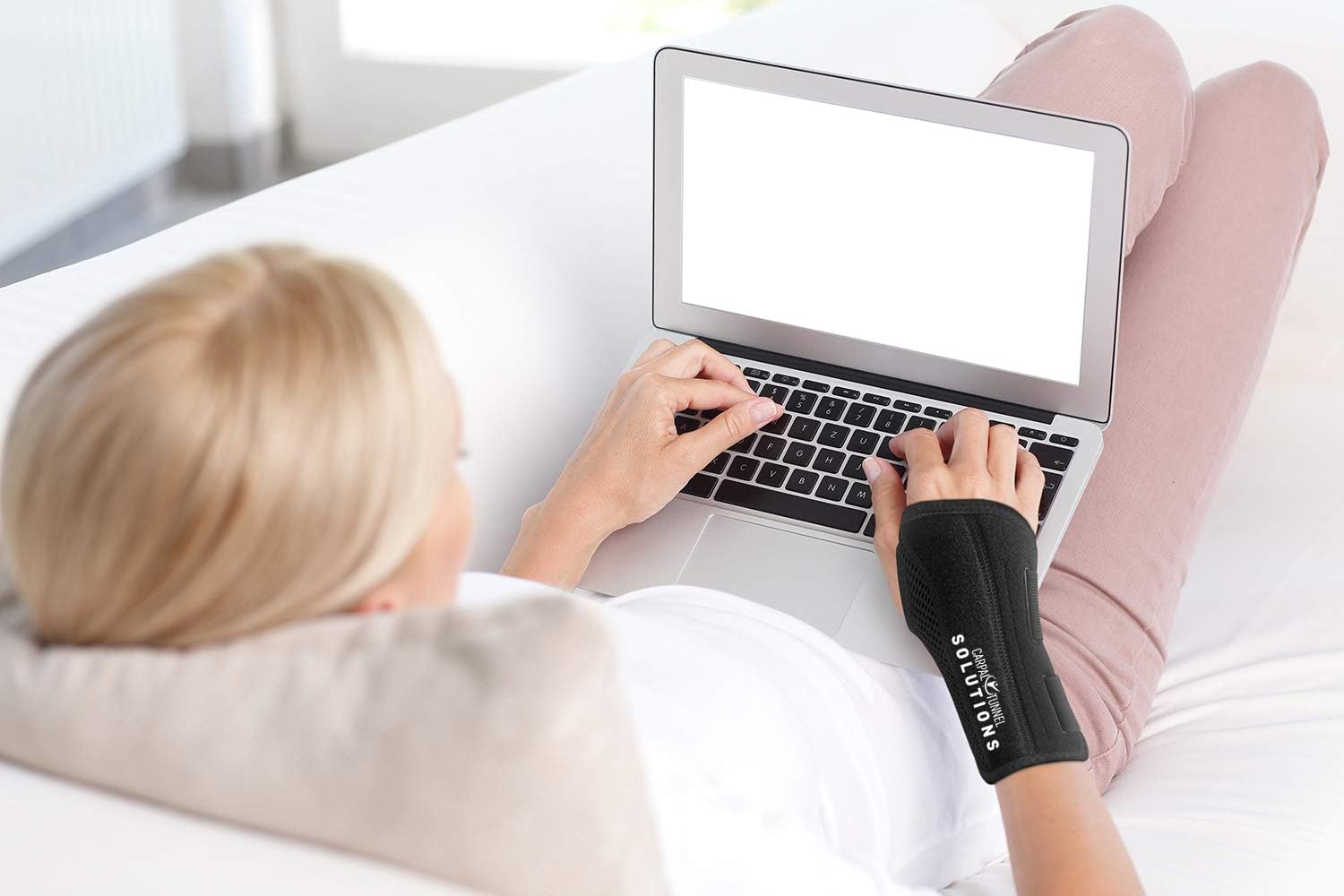 Carpal Tunnel Wrist Brace for Men and Women - Day and Night Therapy Support Splint for Relief of Arthritis, Wrists, Arm, Thumb and Hand Pain - Adjustable Straps (Right Hand - Small/Medium) : Health & Household