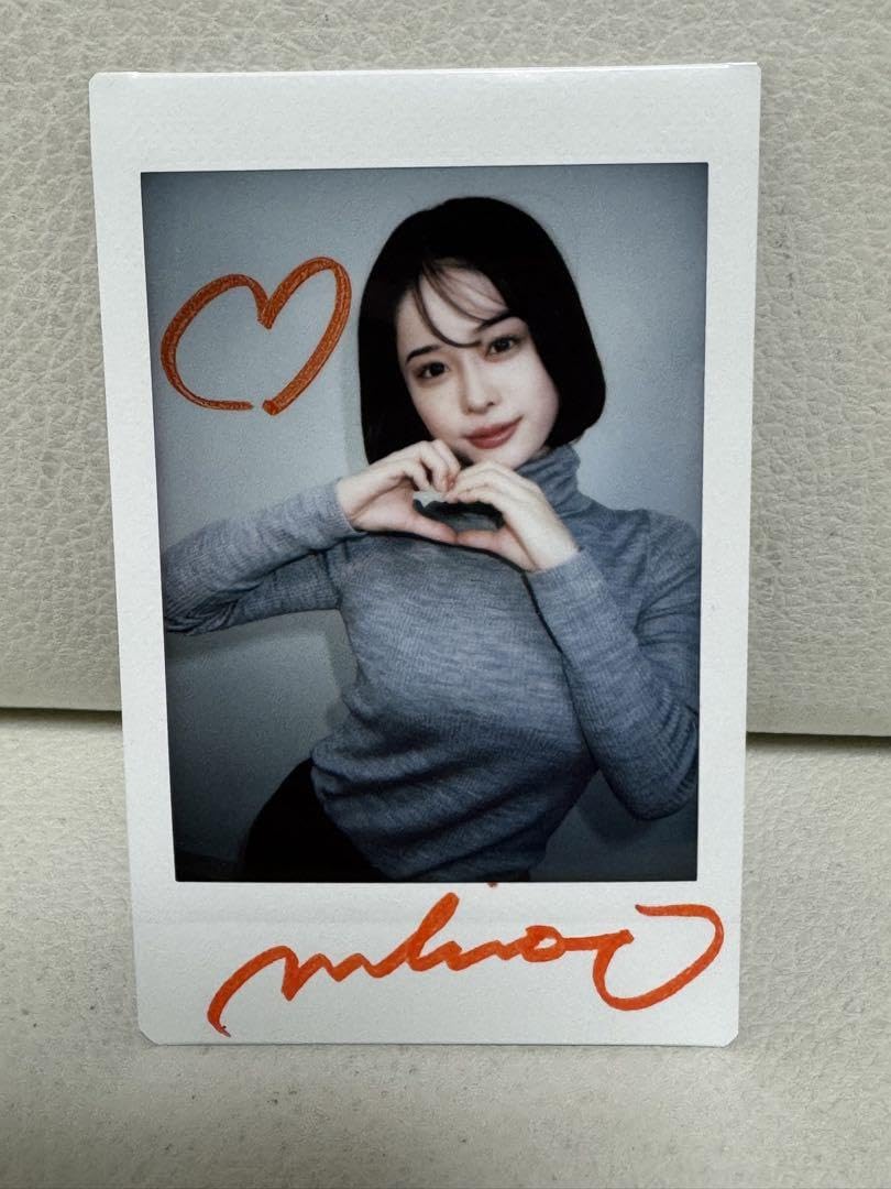 Amazon.co.jp: minamo 直筆サイン入りチェキ : おもちゃ