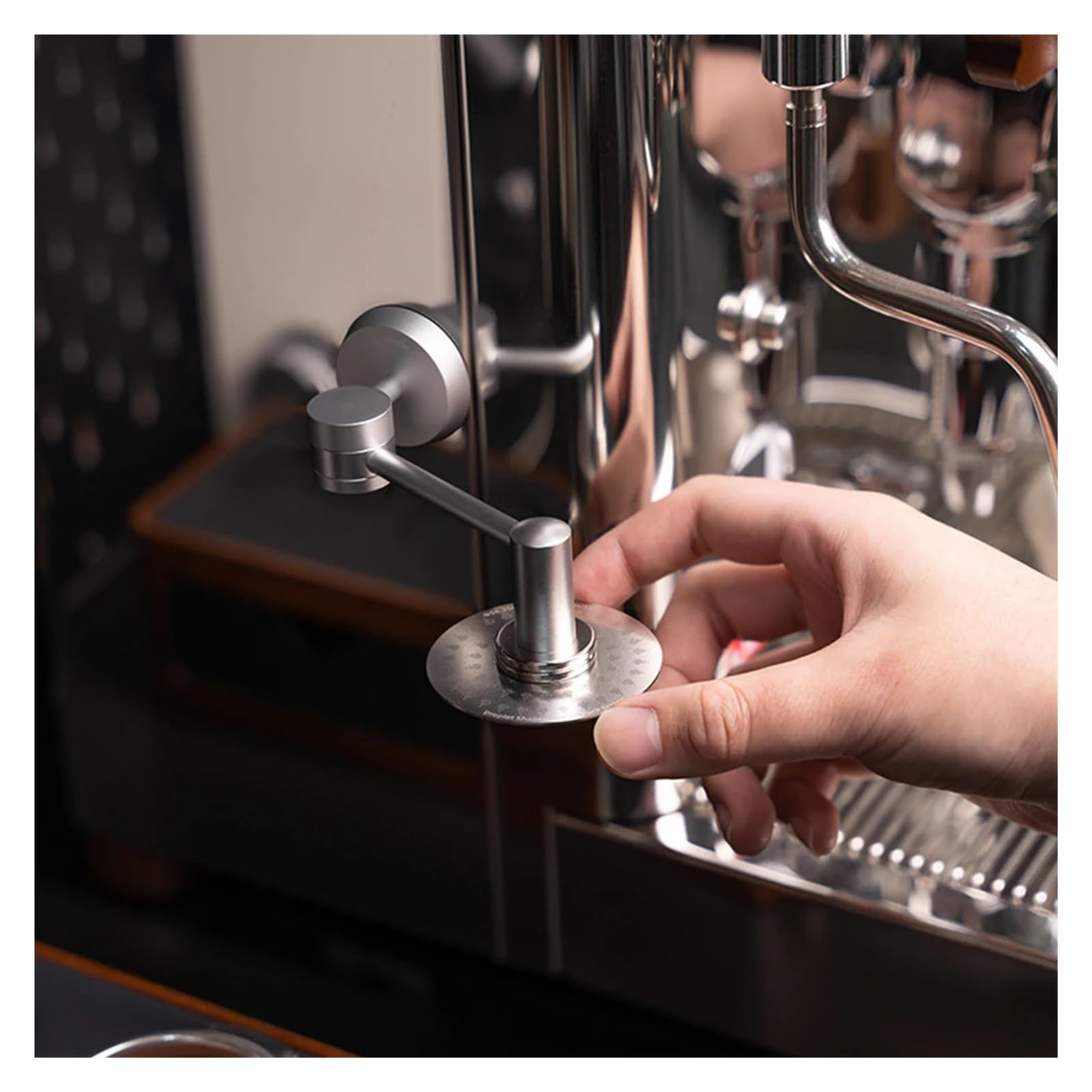 Staffa di adsorbimento automatica della rete distribuzione dell'acqua secondaria dello scaffale stoccaggio del filtro caffè universale da 51-58 mm(Silver)