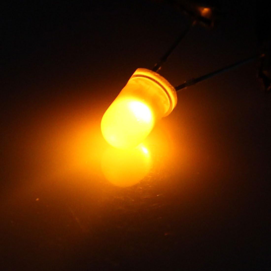 Aexit 100pcs 5mm Diodes Round Top Yellow Color LED Light Emitting Schottky Diodes Diode Lamp